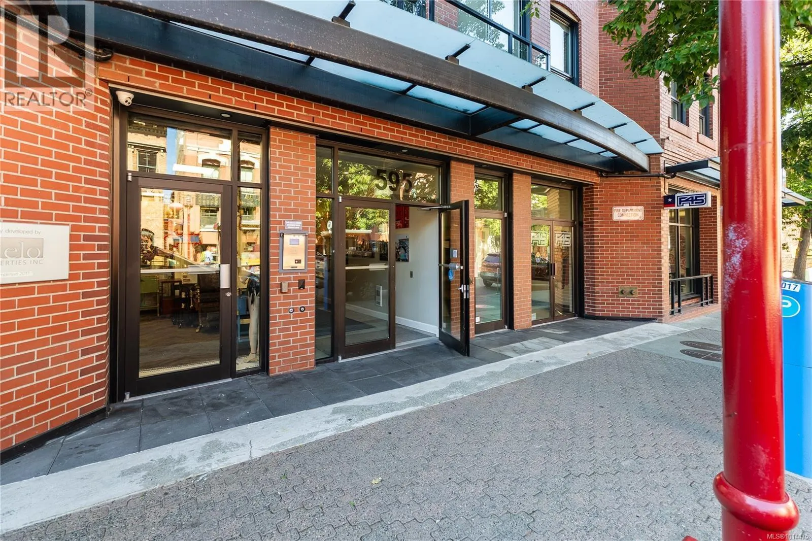 Apartment for rent: 411 595 Pandora Ave, Victoria, British Columbia V8W 1N4