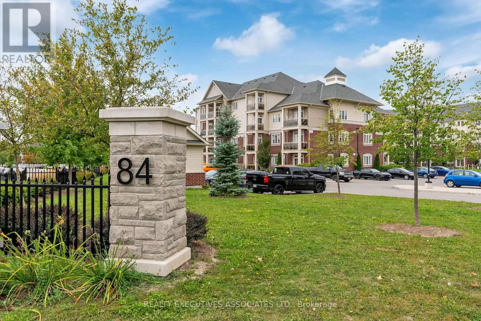 411 - 84 Aspen Springs Drive, Clarington, Ontario L1C 0V3