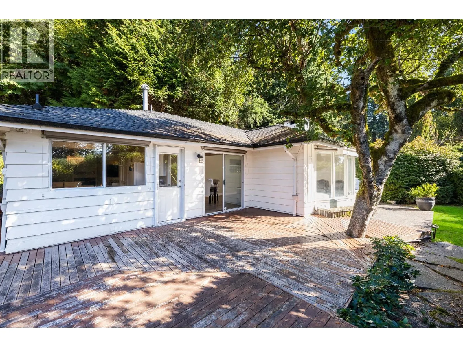 House for rent: 4110 Burkeridge Place, West Vancouver, British Columbia V7V 3M9