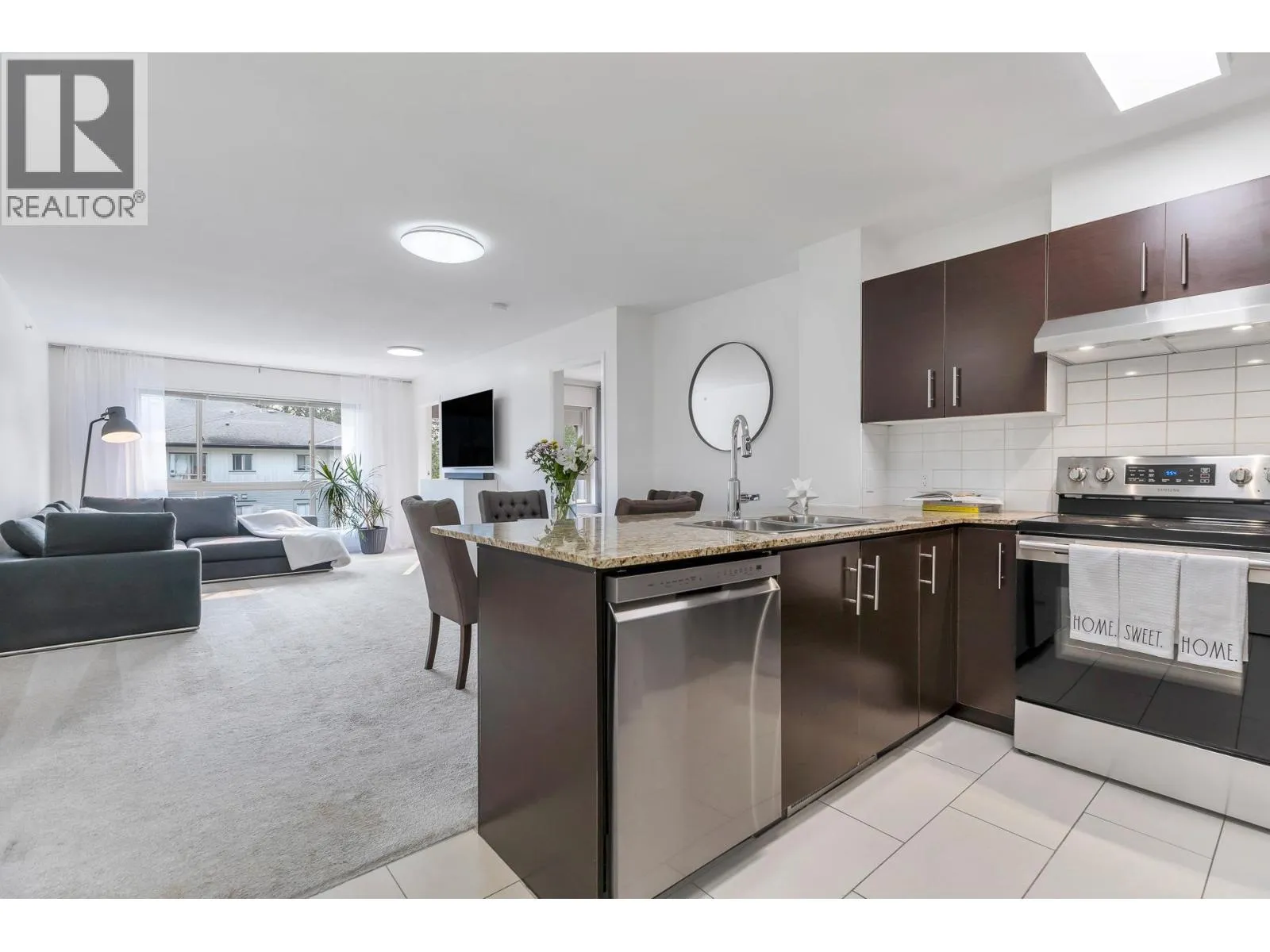 Apartment for rent: 412 11665 Haney Bypass, Maple Ridge, British Columbia V2X 8W9