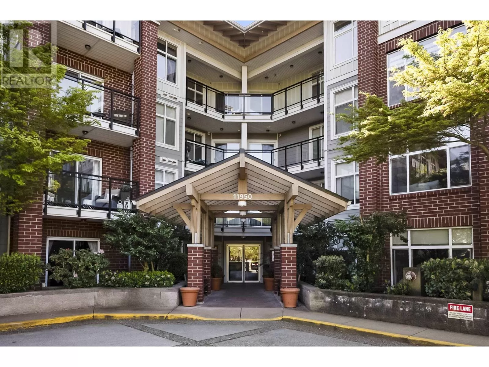 Apartment for rent: 412 11950 Harris Road, Pitt Meadows, British Columbia V3Y 0B7