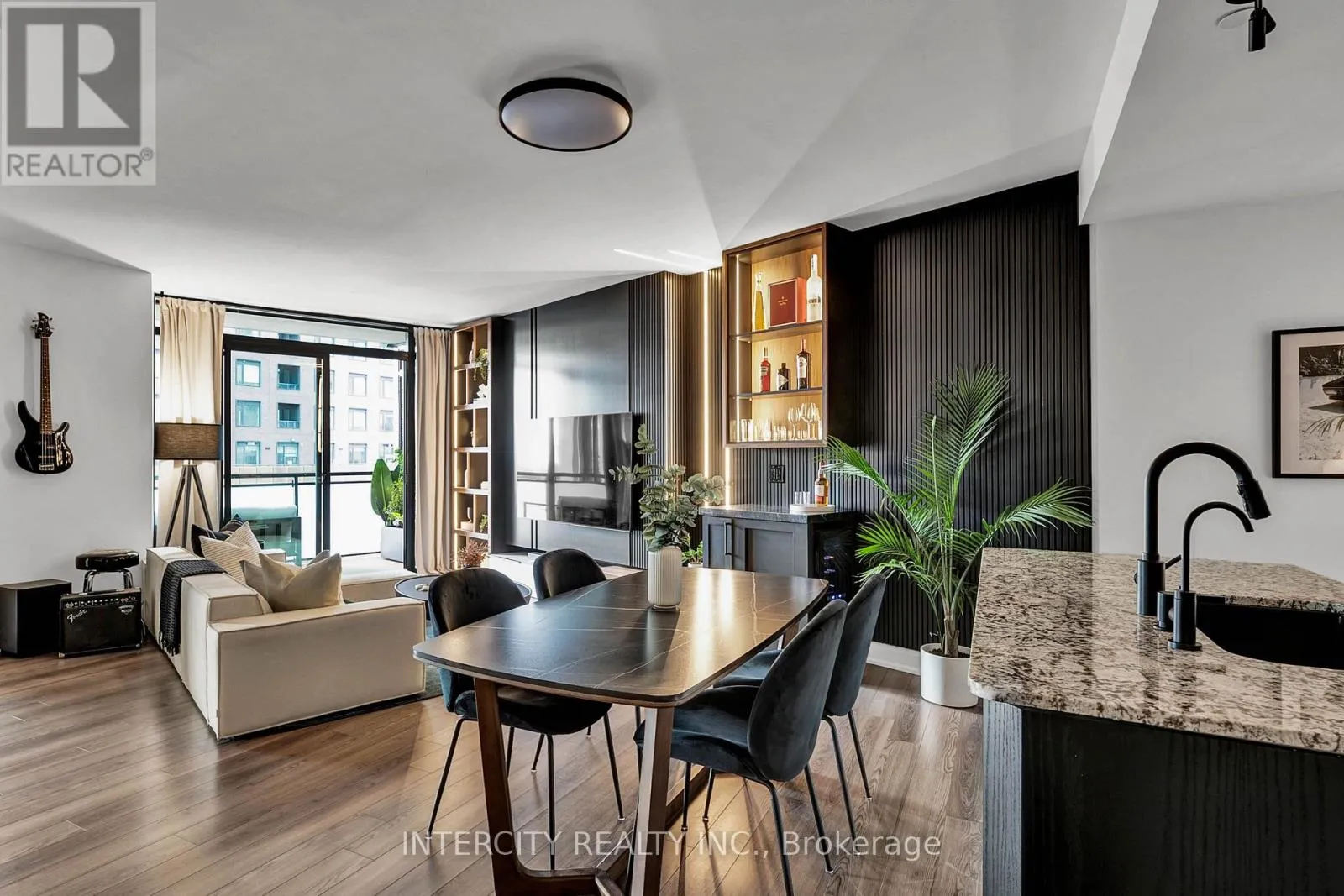 Apartment for rent: 412 - 2910 Highway 7, Vaughan, Ontario L4K 0H8