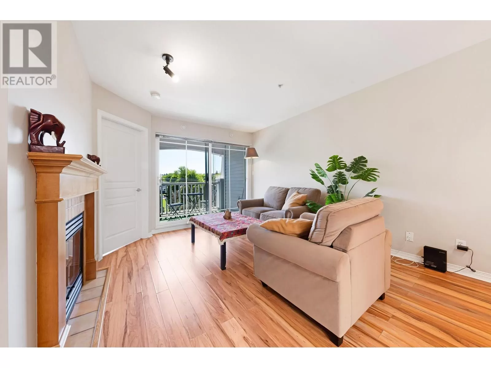 Apartment for rent: 412 3333 W 4th Avenue, Vancouver, British Columbia V6R 4R9