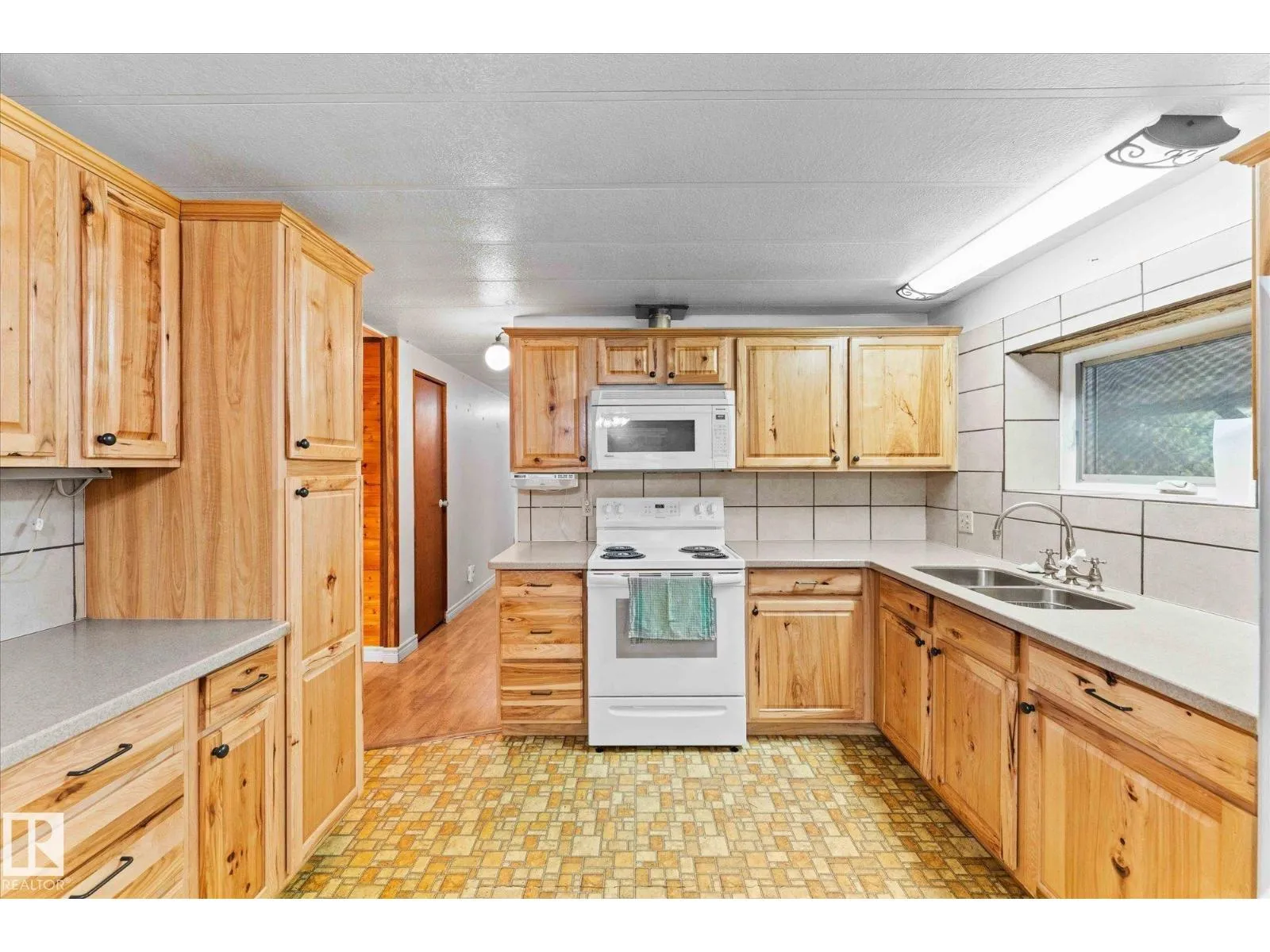 House for rent: #412 & 411 53303 Rge Road 31, Rural Parkland County, Alberta T7Y 0E3