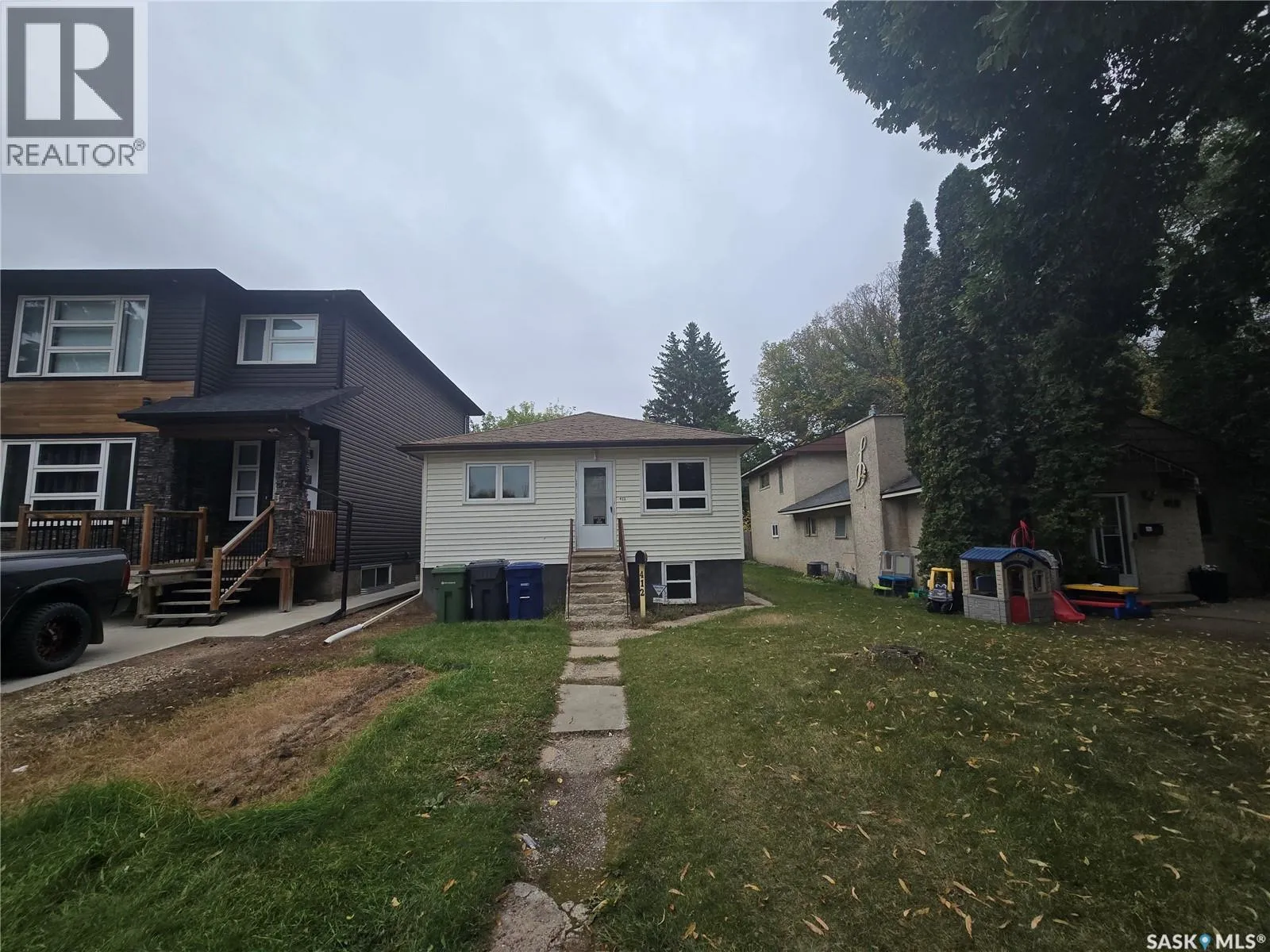 House for rent: 412 V Avenue S, Saskatoon, Saskatchewan S7M 3E7