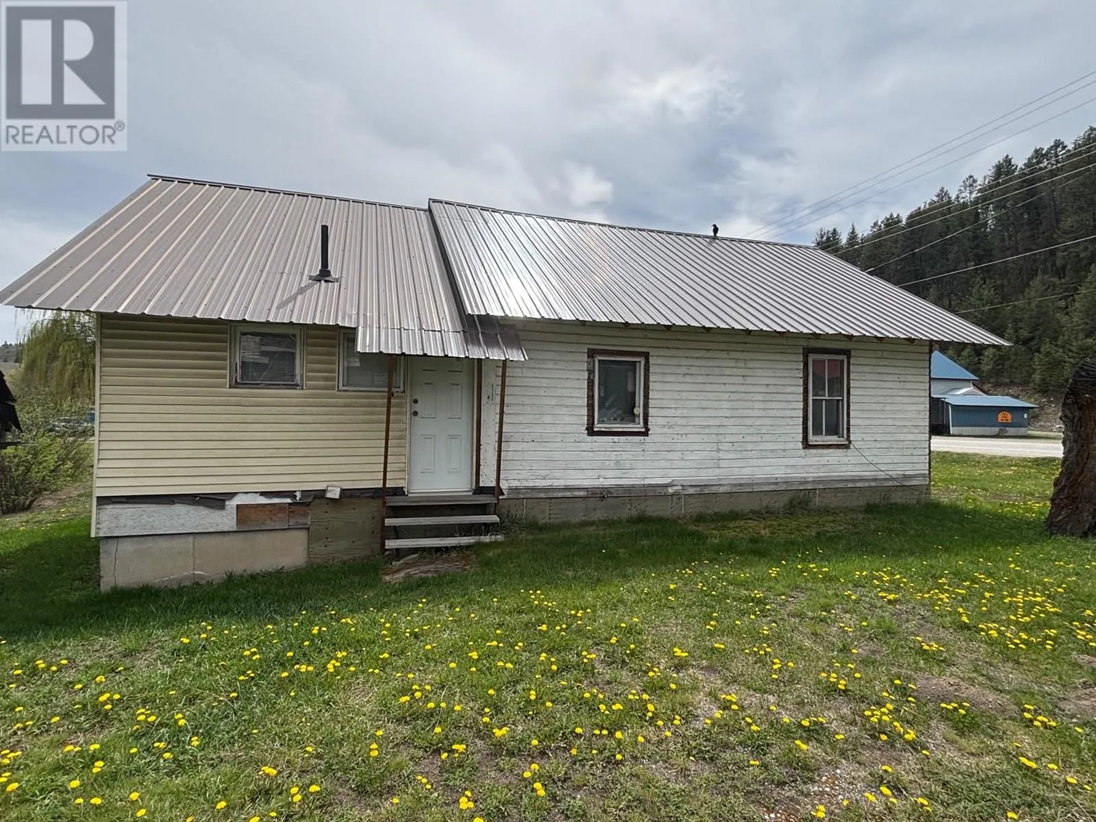 House for rent: 4123 3 Highway, Rock Creek, British Columbia V0H 1Y0