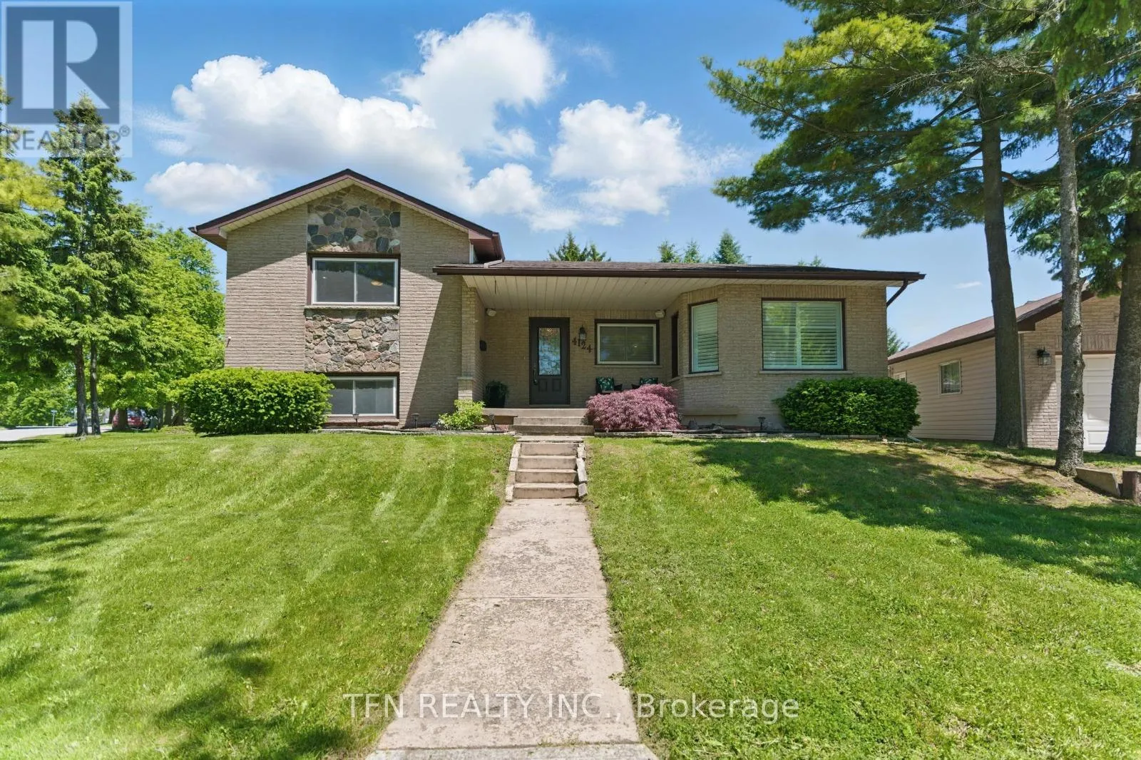 House for rent: 4124 Preston Avenue, Niagara Falls, Ontario L2H 2C5