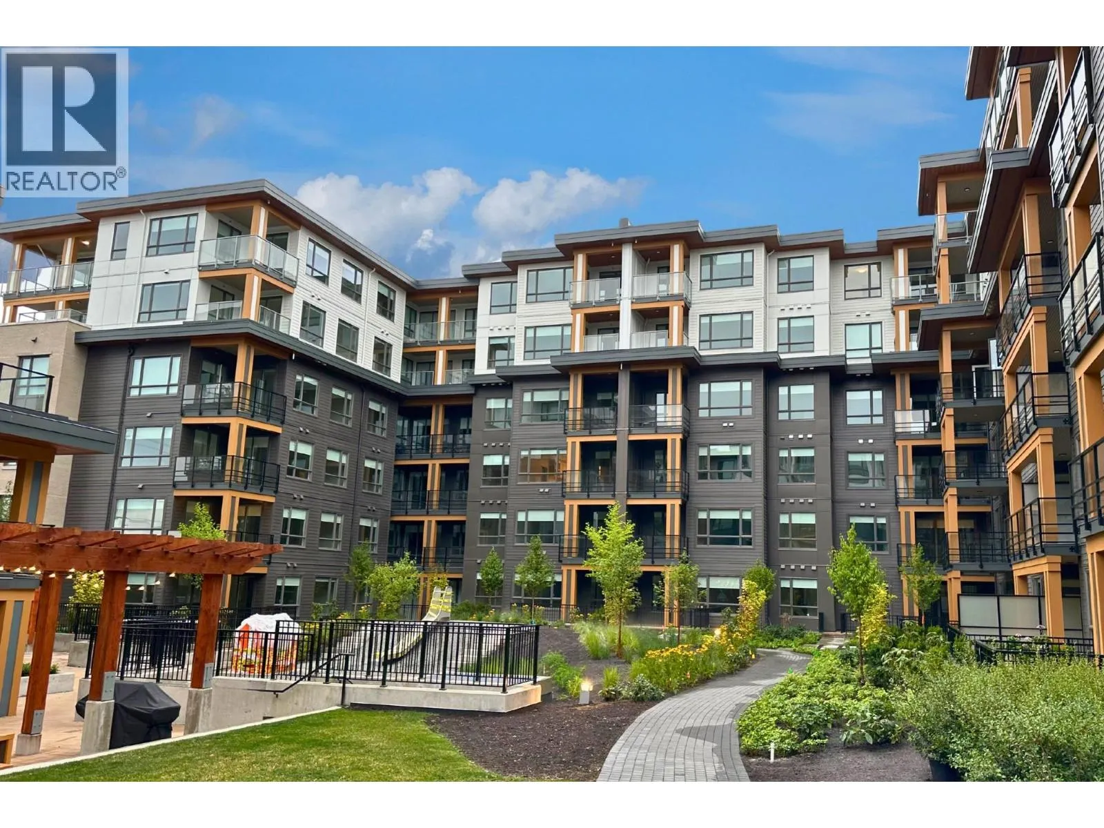 Apartment for rent: 413 741 Anskar Court, Coquitlam, British Columbia V3J 0N3