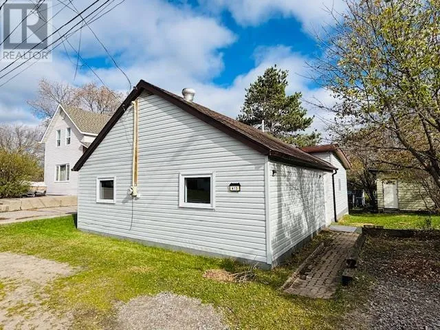 413 River St, Kenora, Ontario P0X 1C0