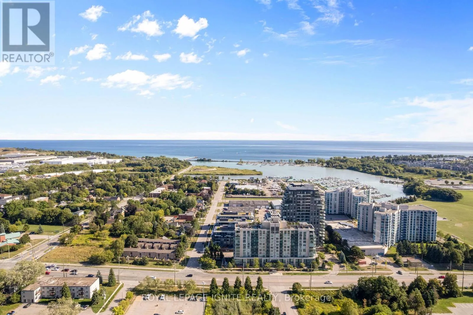 Row / Townhouse for rent: 414 - 1604(b) Charles Street, Whitby, Ontario L1N 0P2