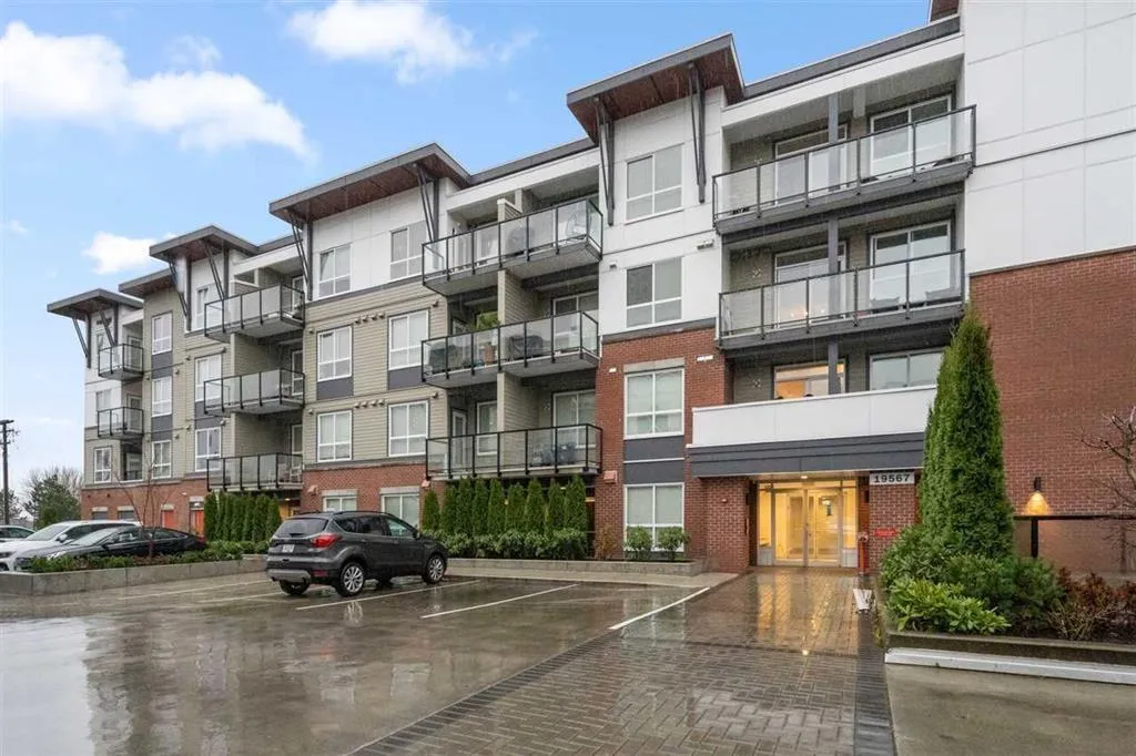 Apartment for rent: 414 19567 64 Avenue, Surrey, British Columbia V3S 7H8