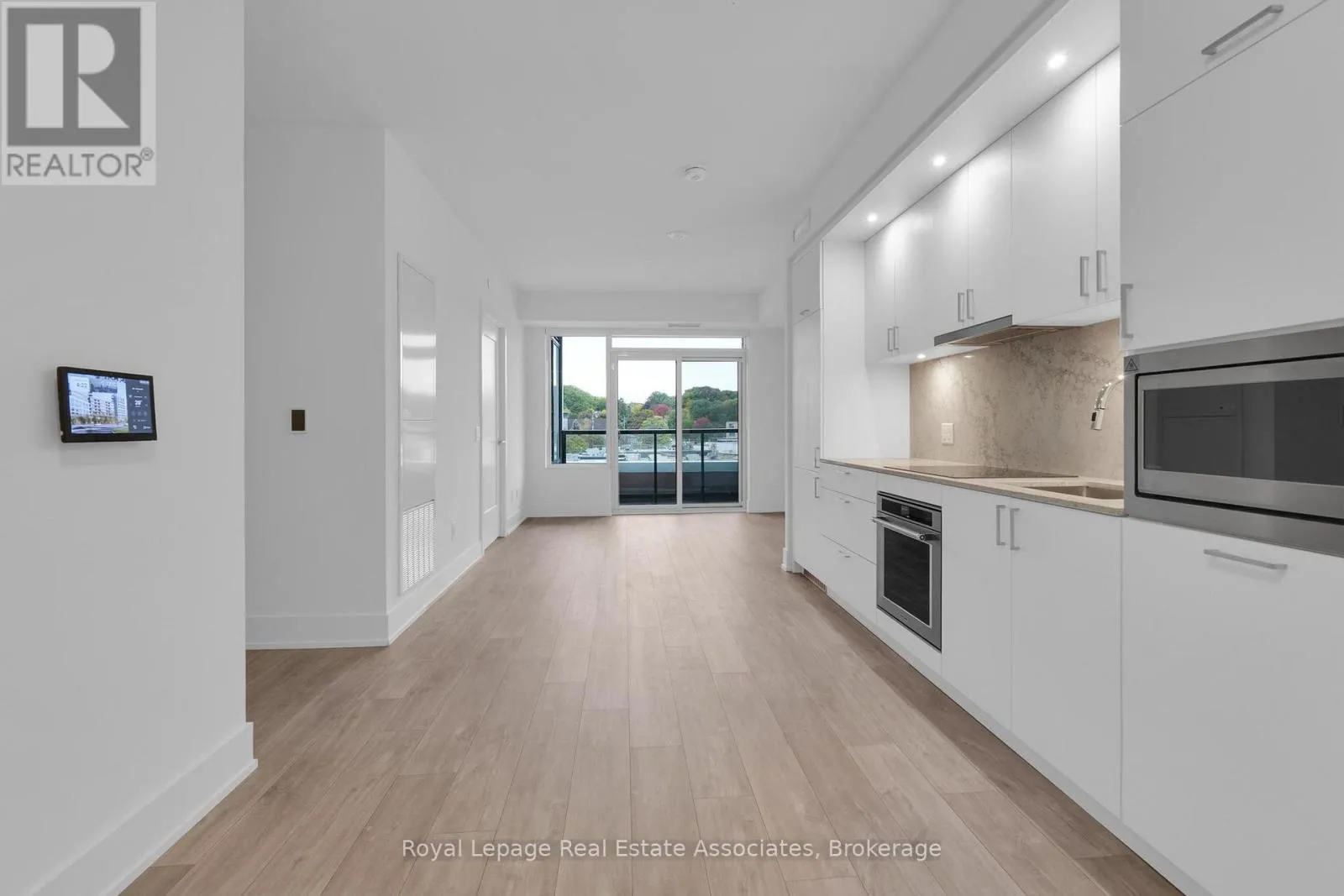 Apartment for rent: 414 - 259 The Kingsway, Toronto, Ontario M9A 0G2