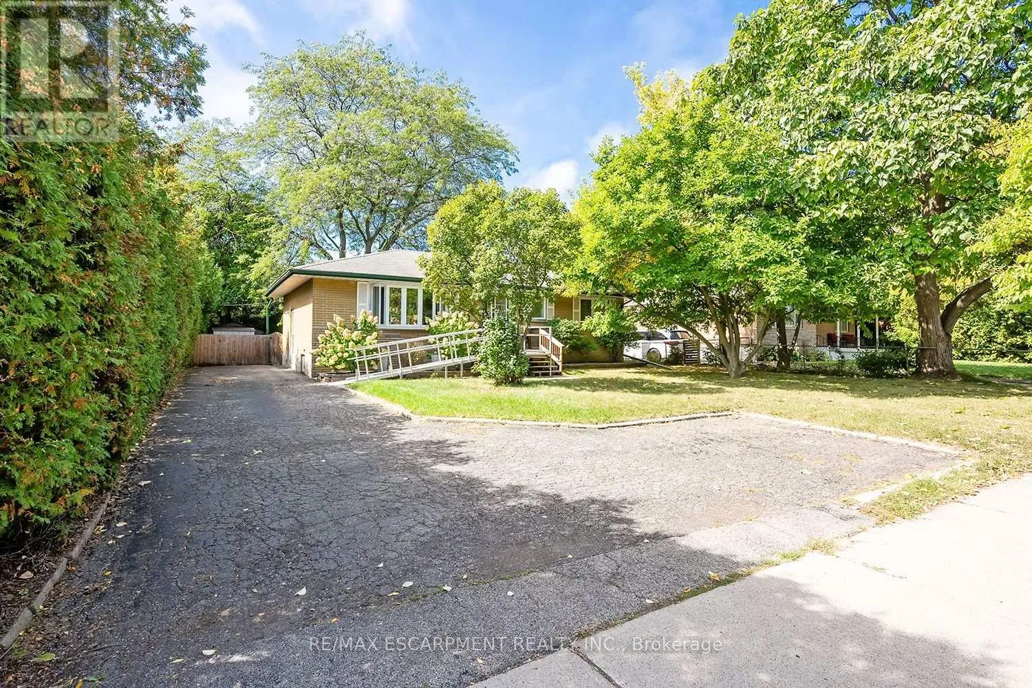 House for rent: 414 Third Line, Oakville, Ontario L6L 4A5