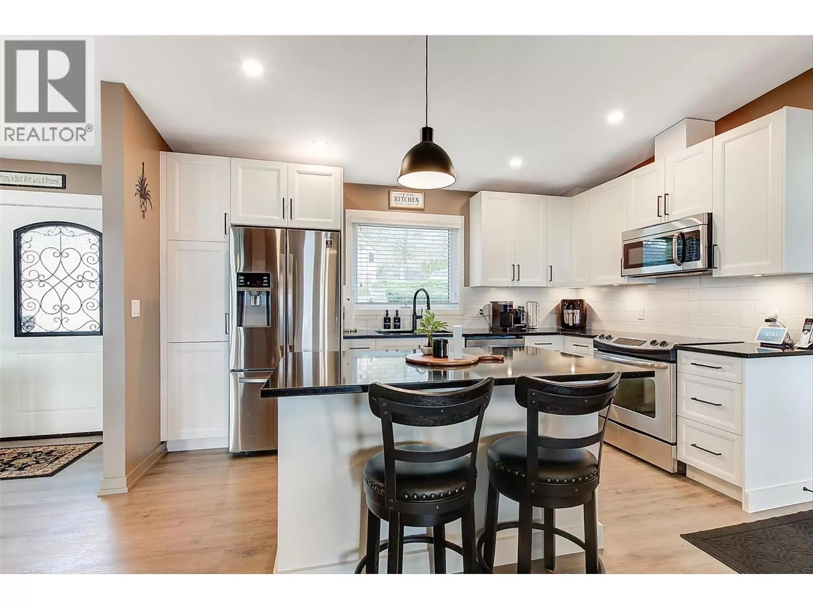 House for rent: 4147 Ponderosa Drive, Peachland, British Columbia V0H 1X5