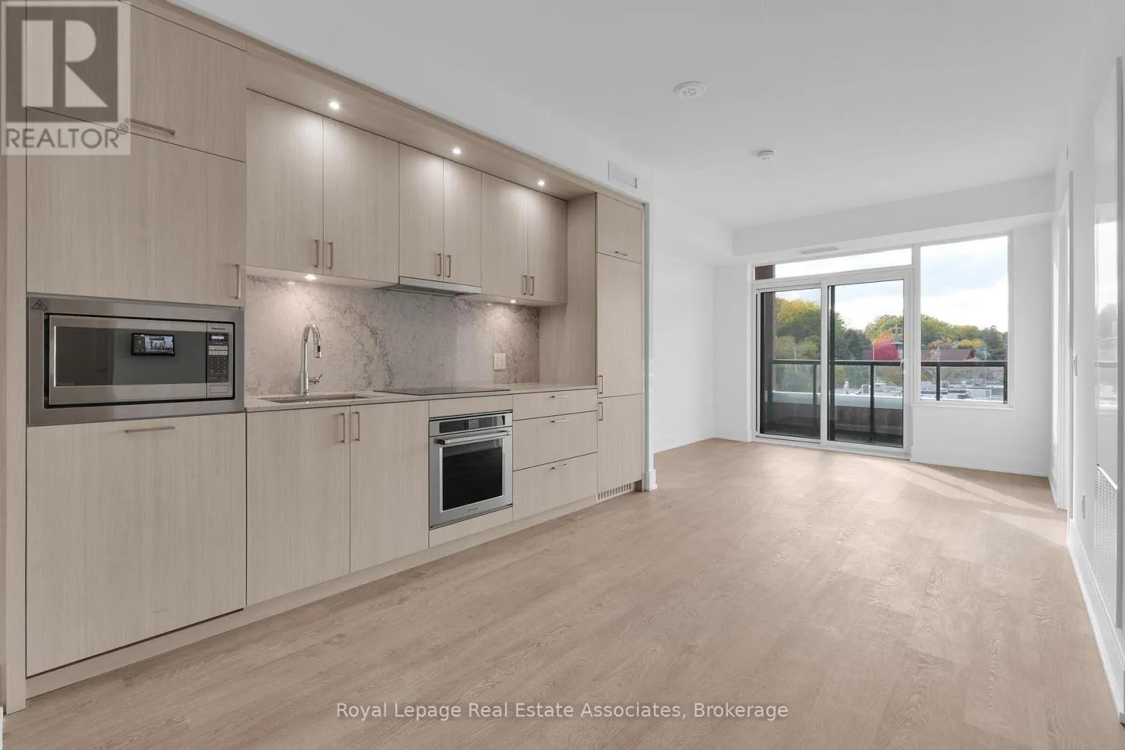 Apartment for rent: 415 - 259 The Kingsway, Toronto, Ontario M9A 0G2