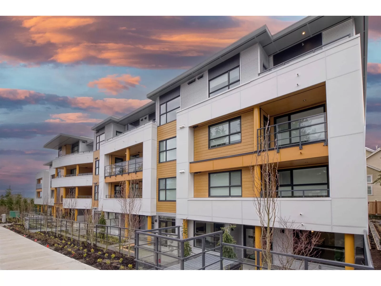 Apartment for rent: 415 2620 152 Street, Surrey, British Columbia V4P 0H8