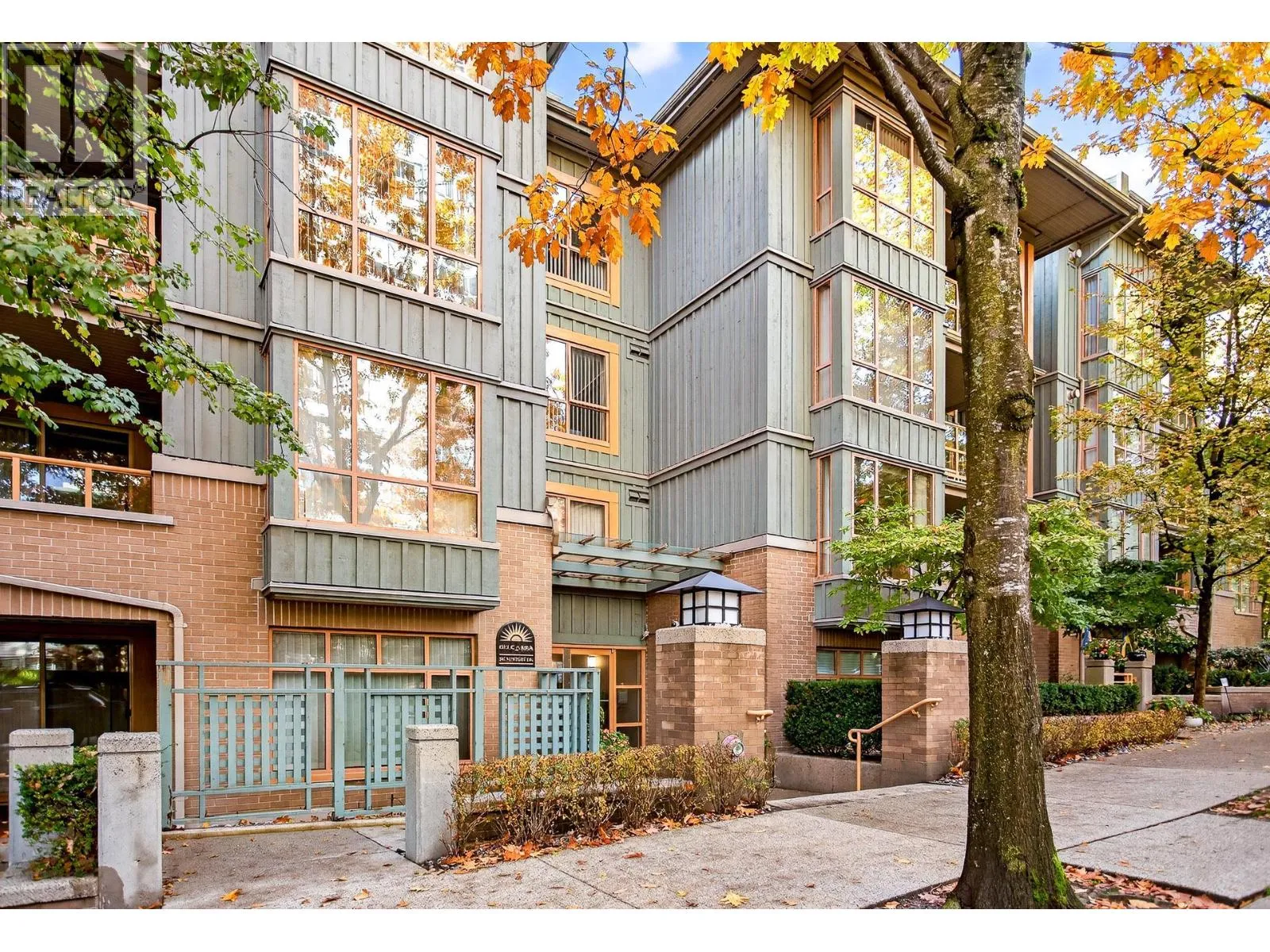 Apartment for rent: 415 285 Newport Drive, Port Moody, British Columbia V3H 5J6