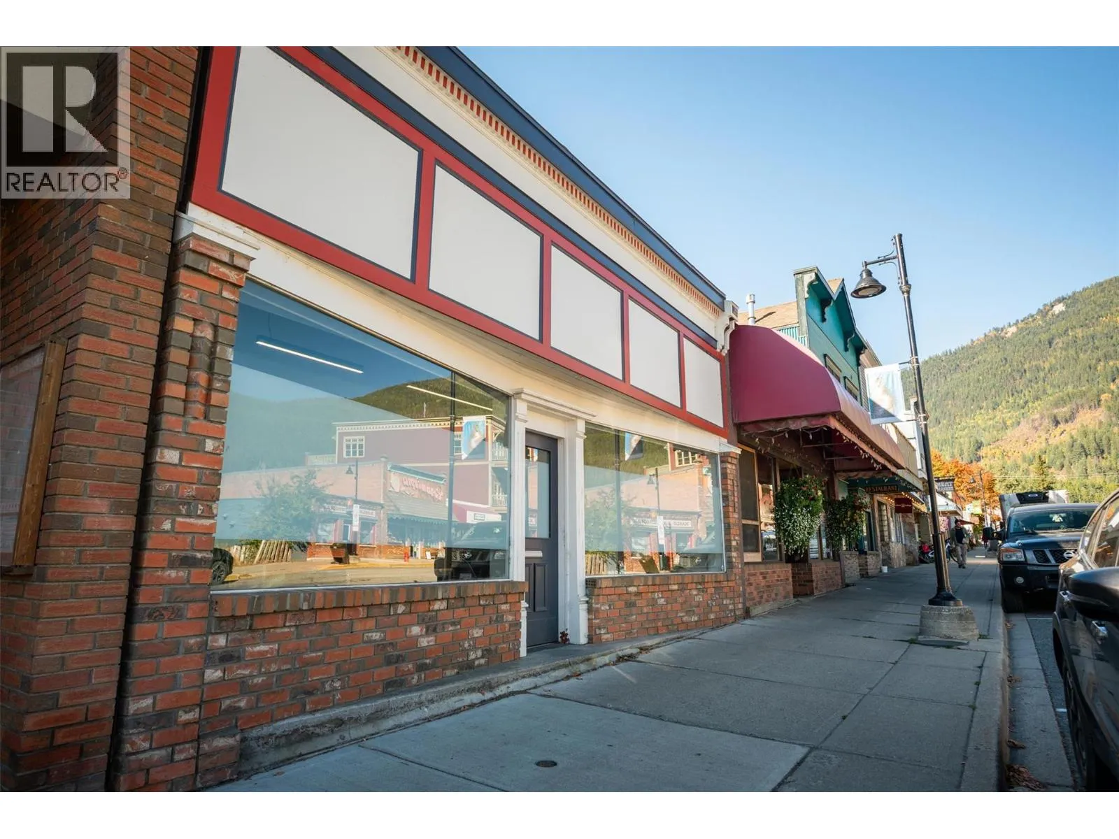 Retail for rent: 415 Front Street, Kaslo, British Columbia V0G 1M0