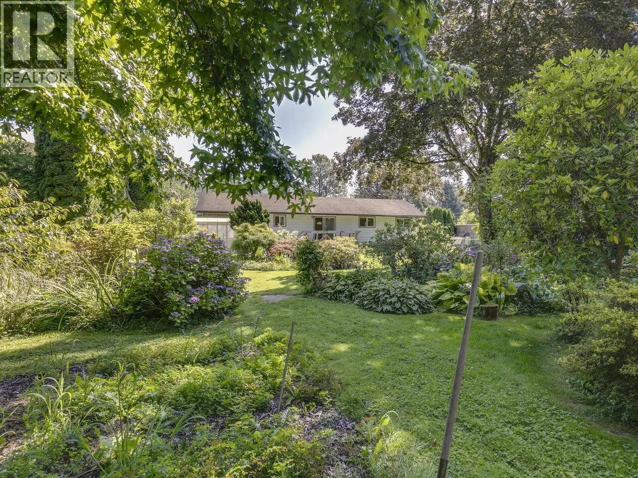 House for rent: 41587 Grant Road, Squamish, British Columbia V0N 1H0