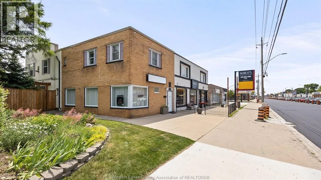 Duplex for rent: 4165 Tecumseh Road East, Windsor, Ontario N8W 1J9