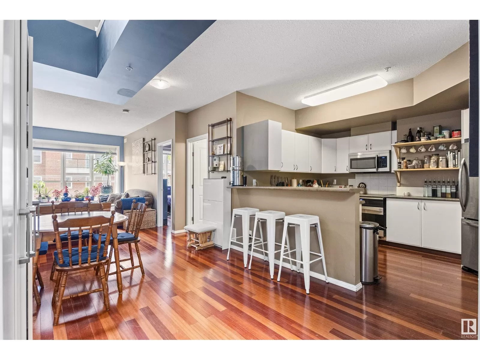 Apartment for rent: #417 10717 83 Av Nw, Edmonton, Alberta T6E 2E5