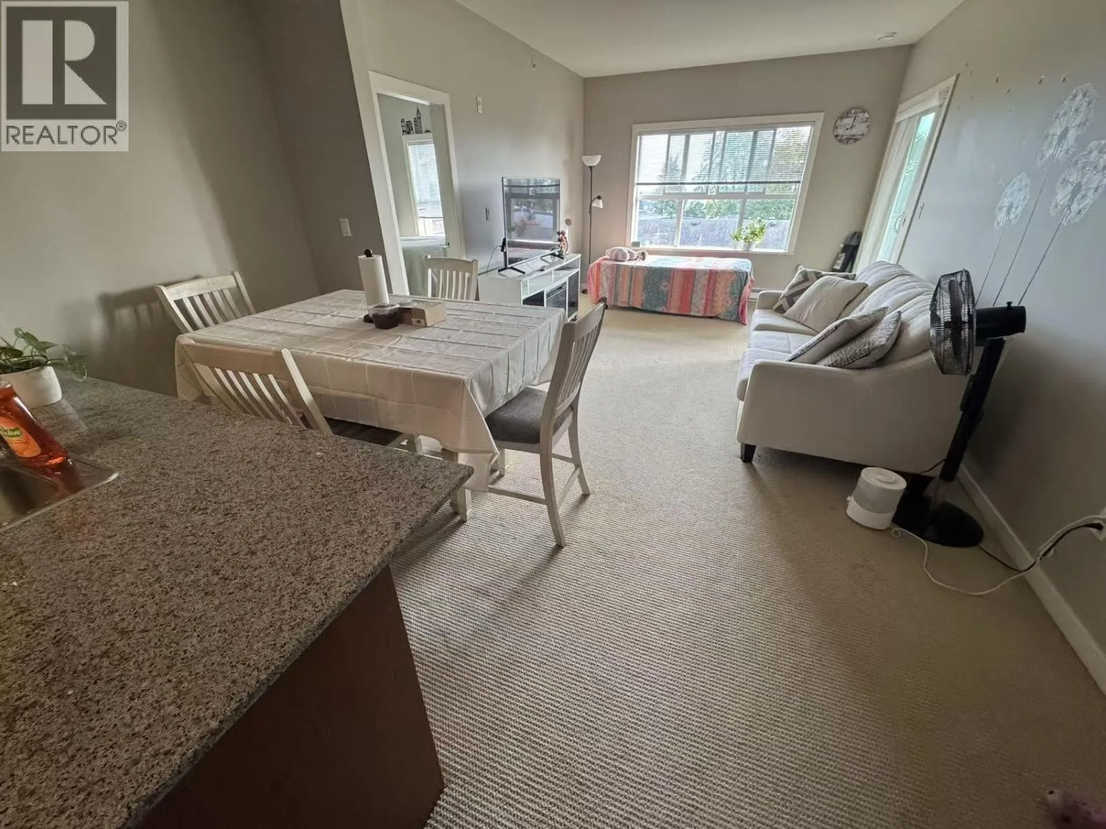 Apartment for rent: 417 5885 Irmin Street, Burnaby, British Columbia V5J 0C2