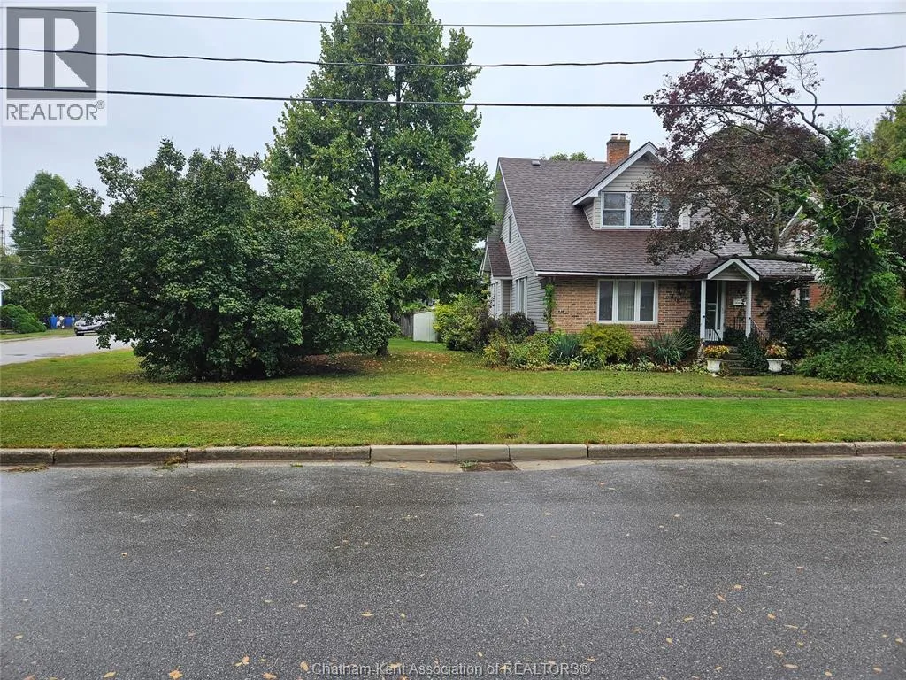 House for rent: 418 Gillard Street, Wallaceburg, Ontario N8A 1N6