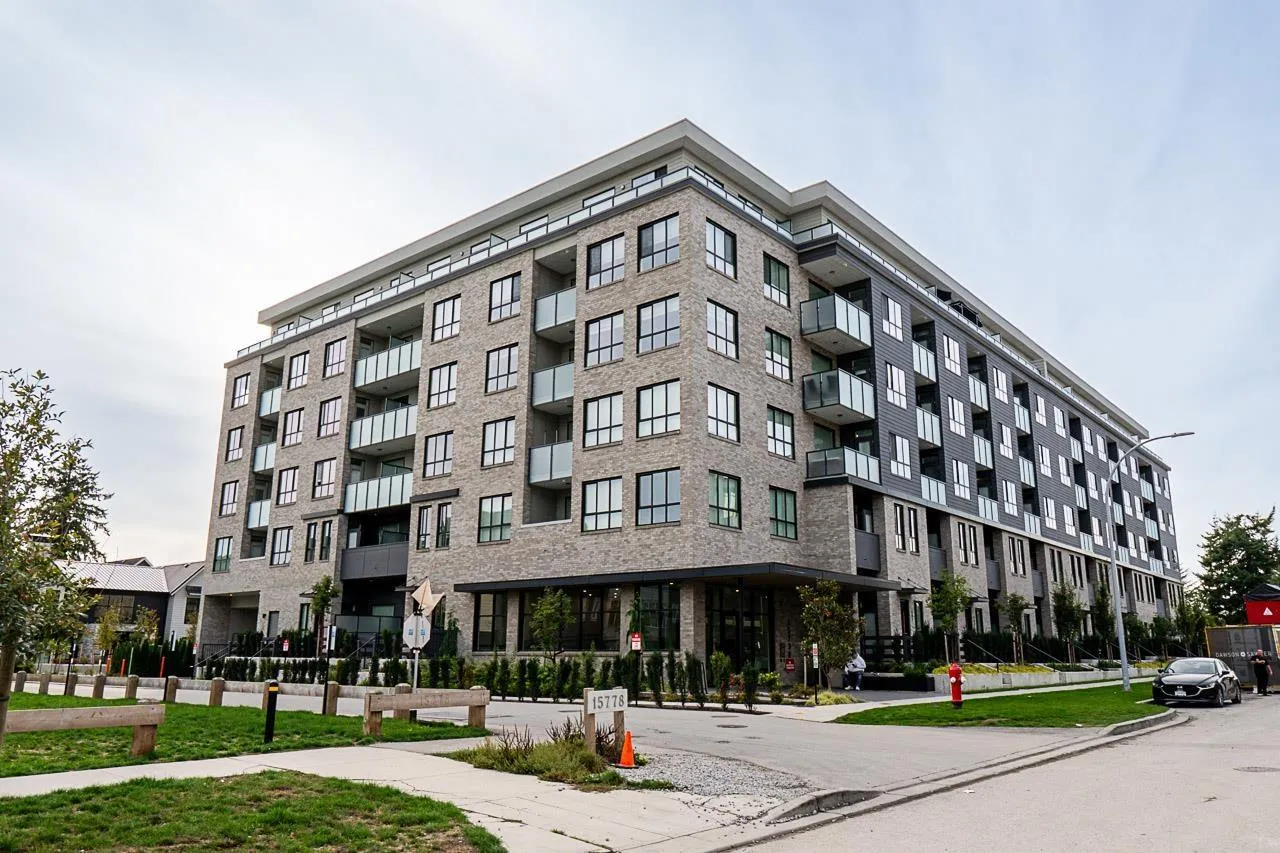 Apartment for rent: 419 15738 85 Avenue, Surrey, British Columbia V4N 6Y1