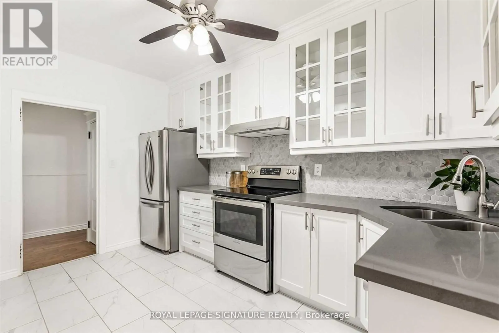 House for rent: 419 Crawford Street, Toronto, Ontario M6G 3J7