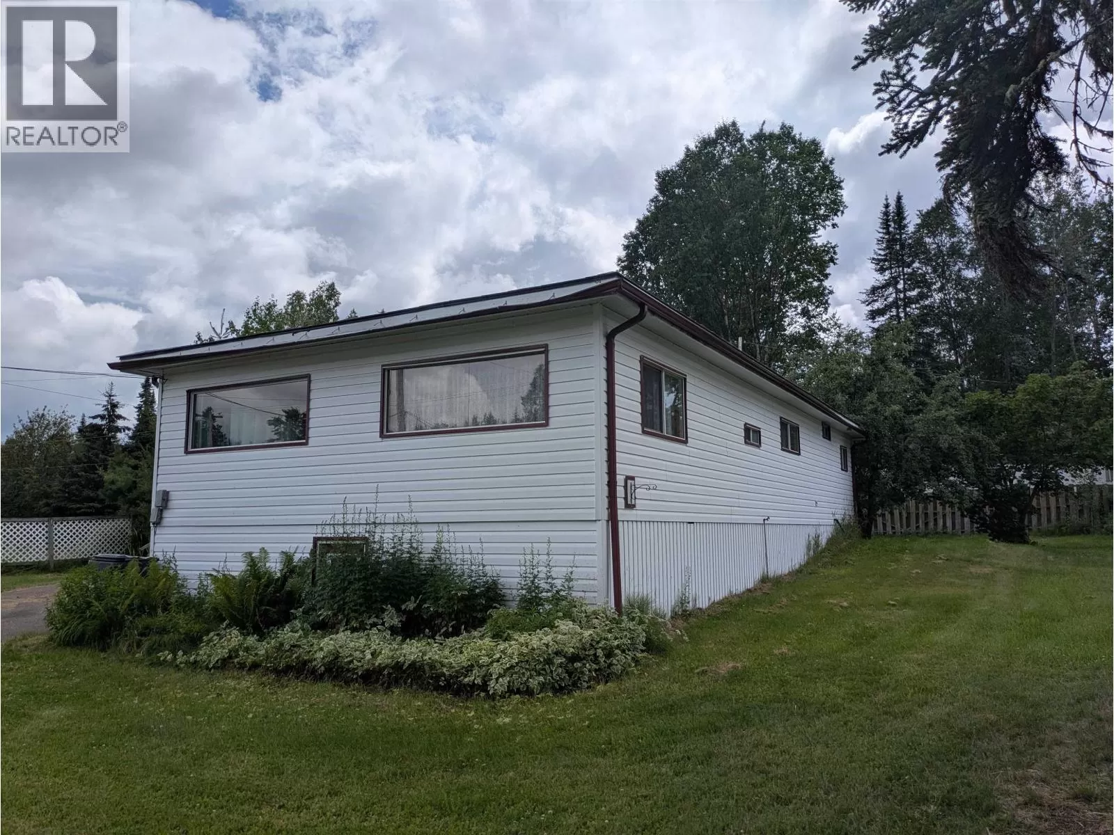 Manufactured Home/Mobile for rent: 4195 Knight Crescent, Prince George, British Columbia V2K 2V9