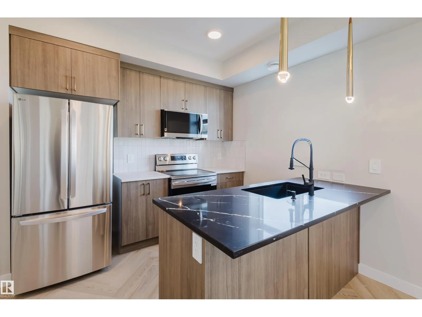 Row / Townhouse for rent: #42 16231 19 Av Sw, Edmonton, Alberta T6W 5C6