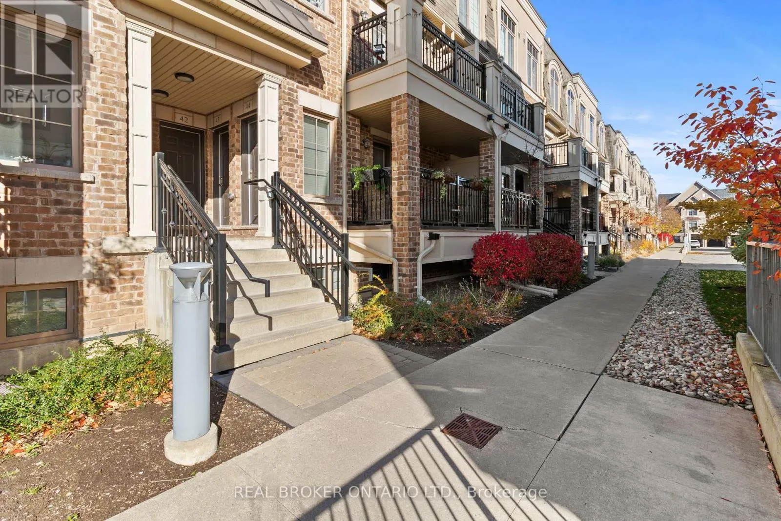 Row / Townhouse for rent: 42 - 2441 Greenwich Drive N, Oakville, Ontario L6M 0S3