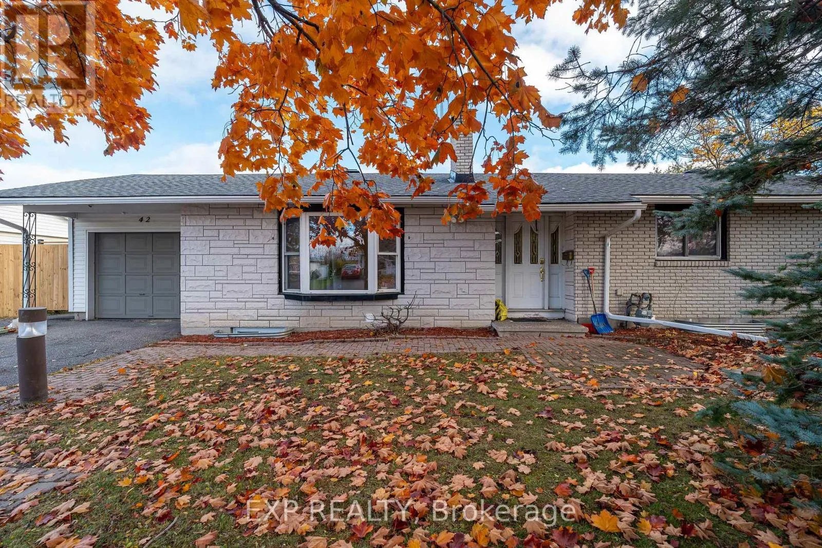 Duplex for rent: 42 Birchview Road, Ottawa, Ontario K2G 3G6