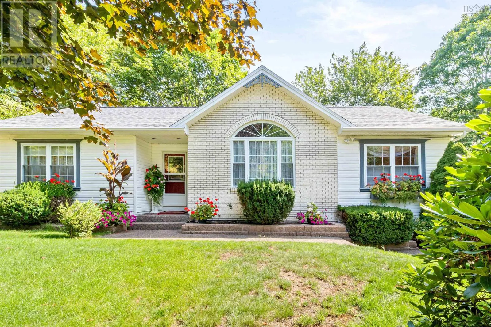 House for rent: 42 Canterbury Lane, Fall River, Nova Scotia B2T 1A4