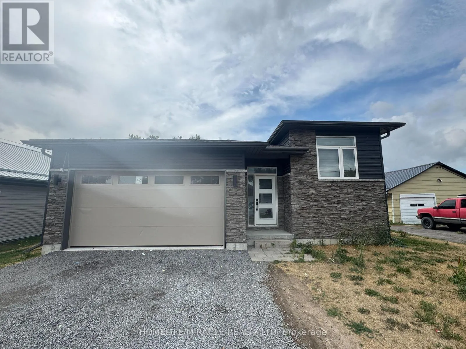 House for rent: 42 Centre Street, Belleville, Ontario K8N 4W6