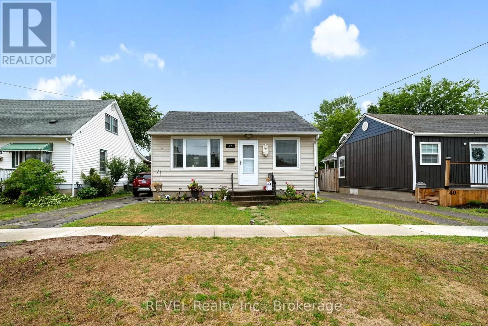 House for rent: 42 Douglas Street, Fort Erie, Ontario L2A 3W5