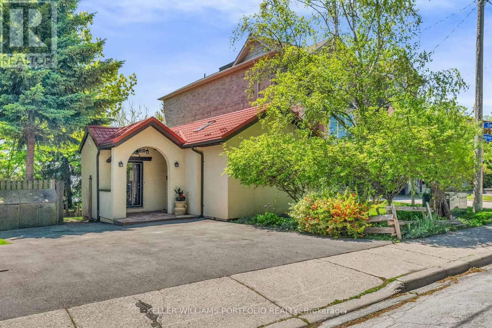 House for rent: 42 Forty First St Street, Toronto, Ontario M8W 3N6