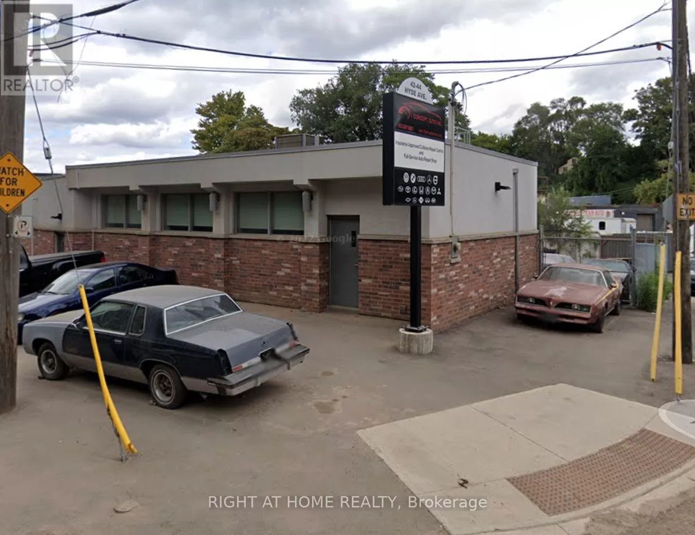 42 Hyde Avenue, Toronto, Ontario M6M 1J4