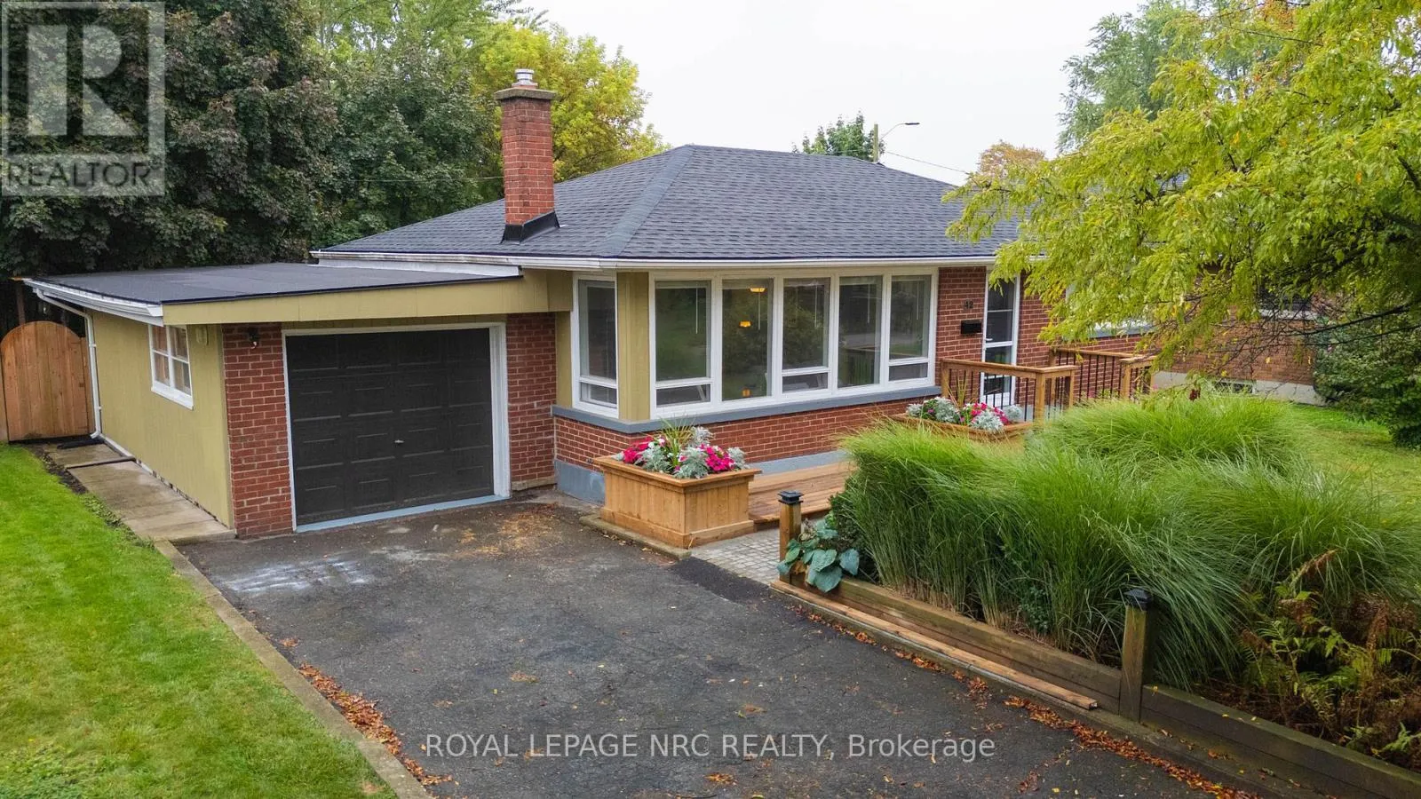 House for rent: 42 Linwood Drive, Welland, Ontario L3C 2B6