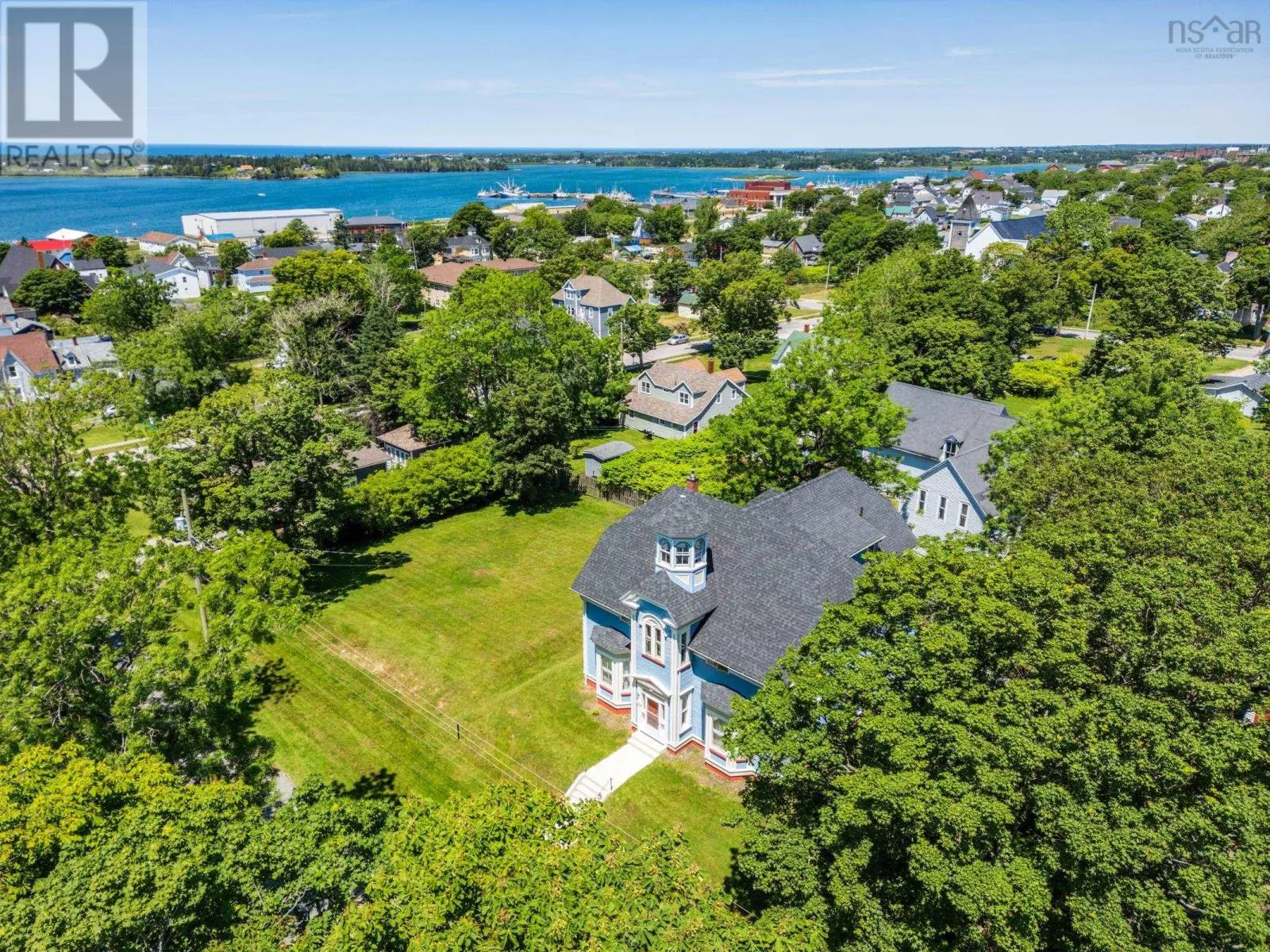 House for rent: 42 Queen Street, Yarmouth, Nova Scotia B5A 3Y5