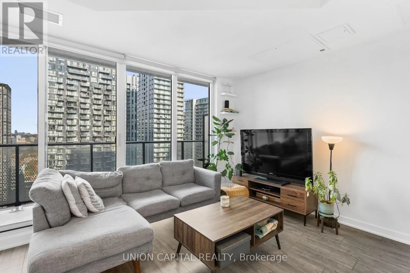 Apartment for rent: 4209 - 115 Blue Jays Way, Toronto, Ontario M5V 0N4