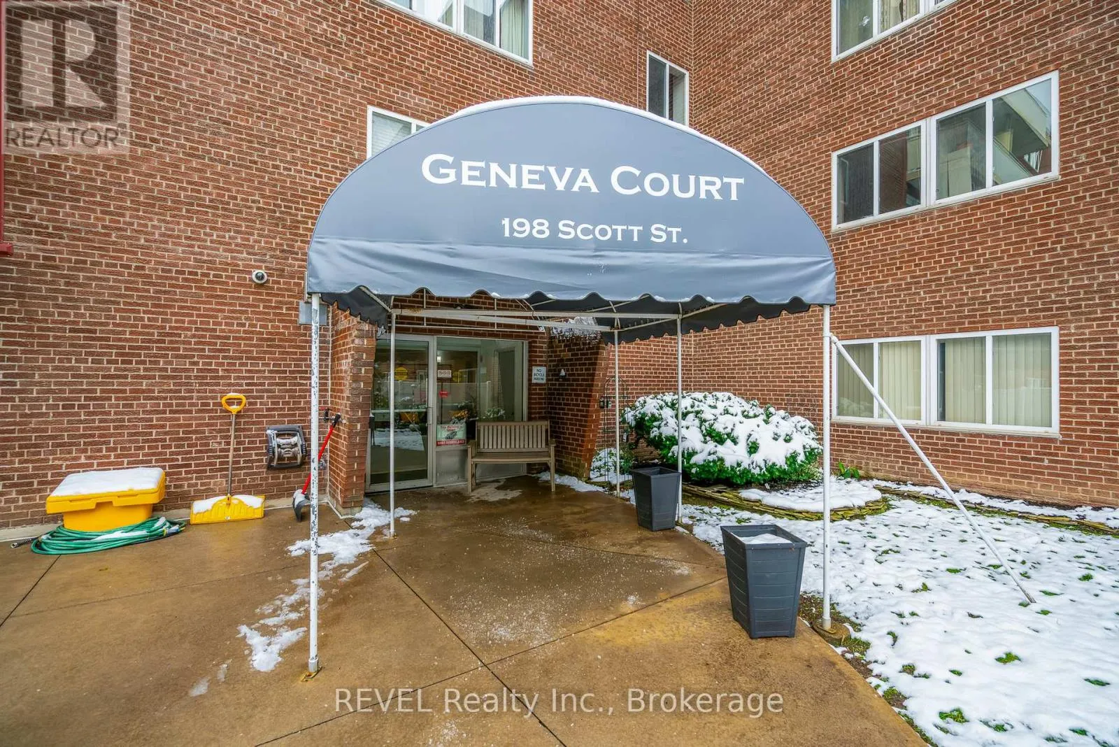 Apartment for rent: 421 - 198 Scott Street, St. Catharines, Ontario L2N 5T3