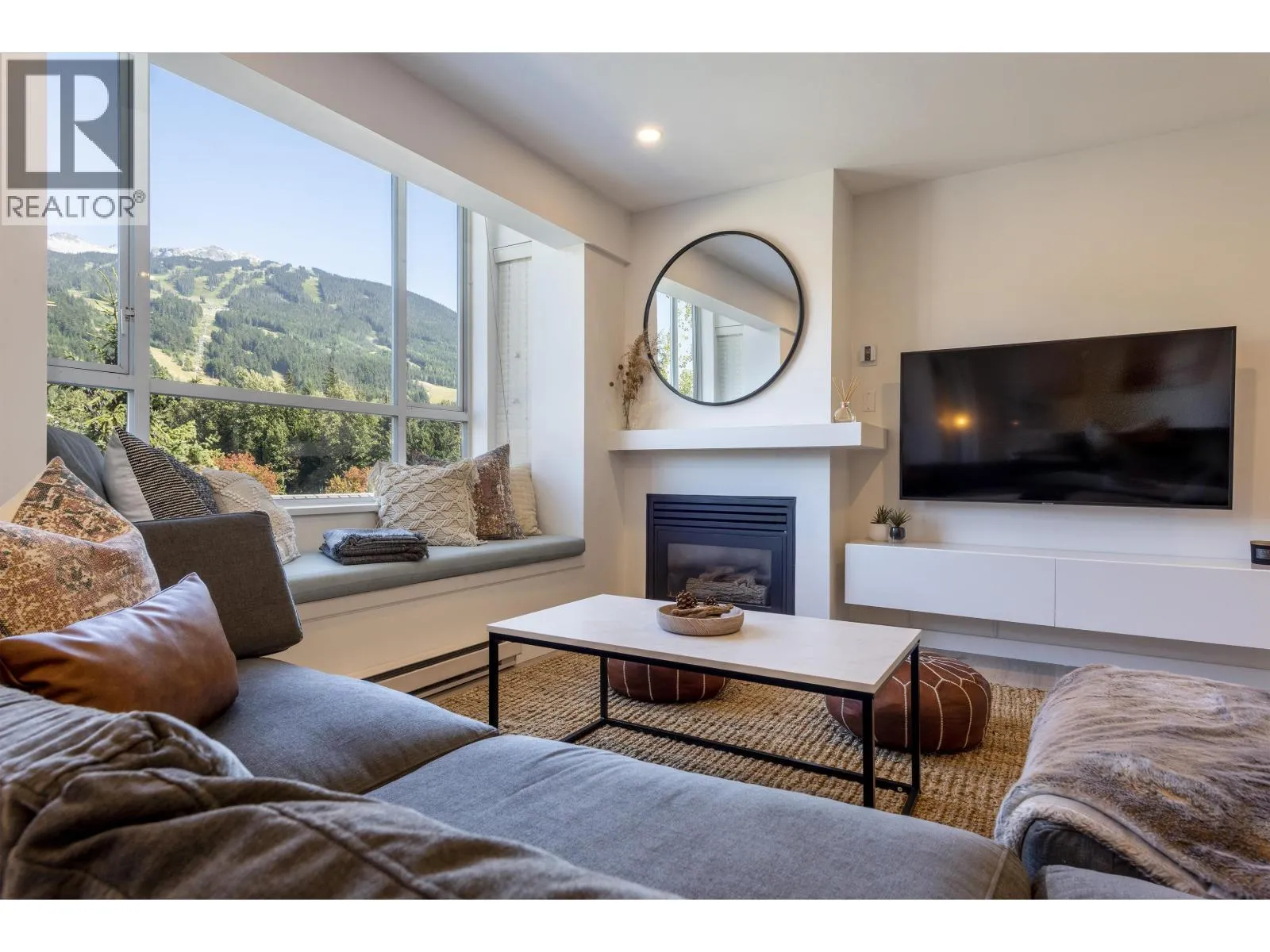 Apartment for rent: 421 4314 Main Street, Whistler, British Columbia V8E 1A8