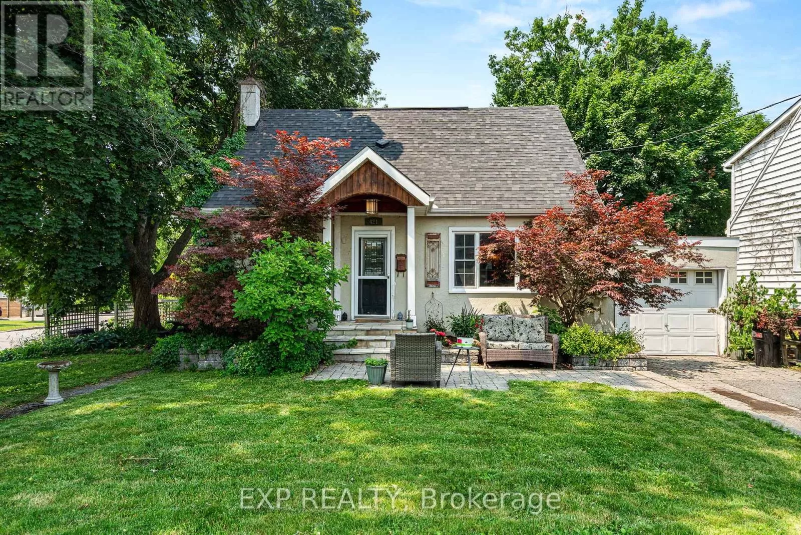 House for rent: 421 Greenwood Avenue, Ottawa, Ontario K2A 0X5