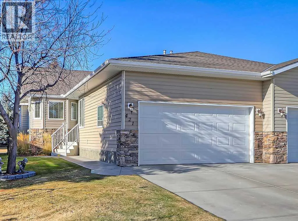 Duplex for rent: 421 Riverside Green Nw, High River, Alberta T1V 2B5