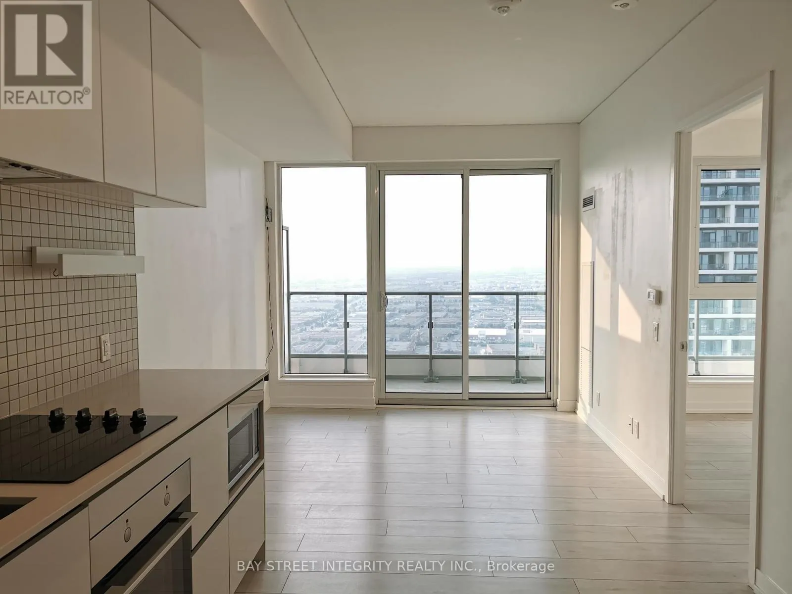 Apartment for rent: 4211 - 5 Buttermill Avenue, Vaughan, Ontario L4K 0J5