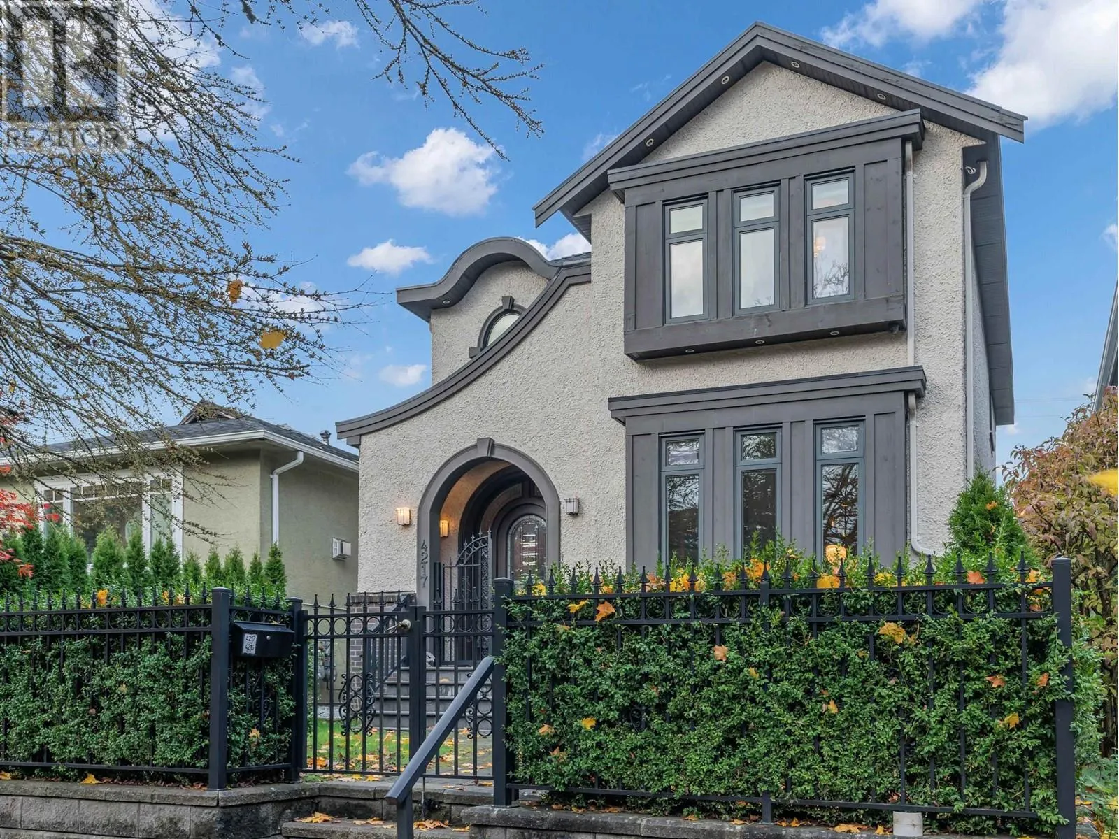 House for rent: 4217 W 16th Avenue, Vancouver, British Columbia V6R 3E5