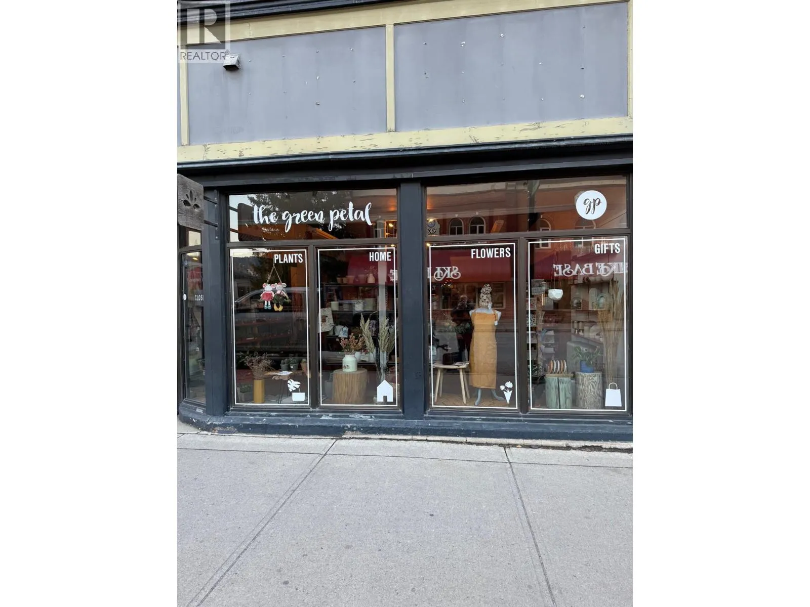 Retail for rent: 421c 2nd Avenue, Fernie, British Columbia V0B 1M0