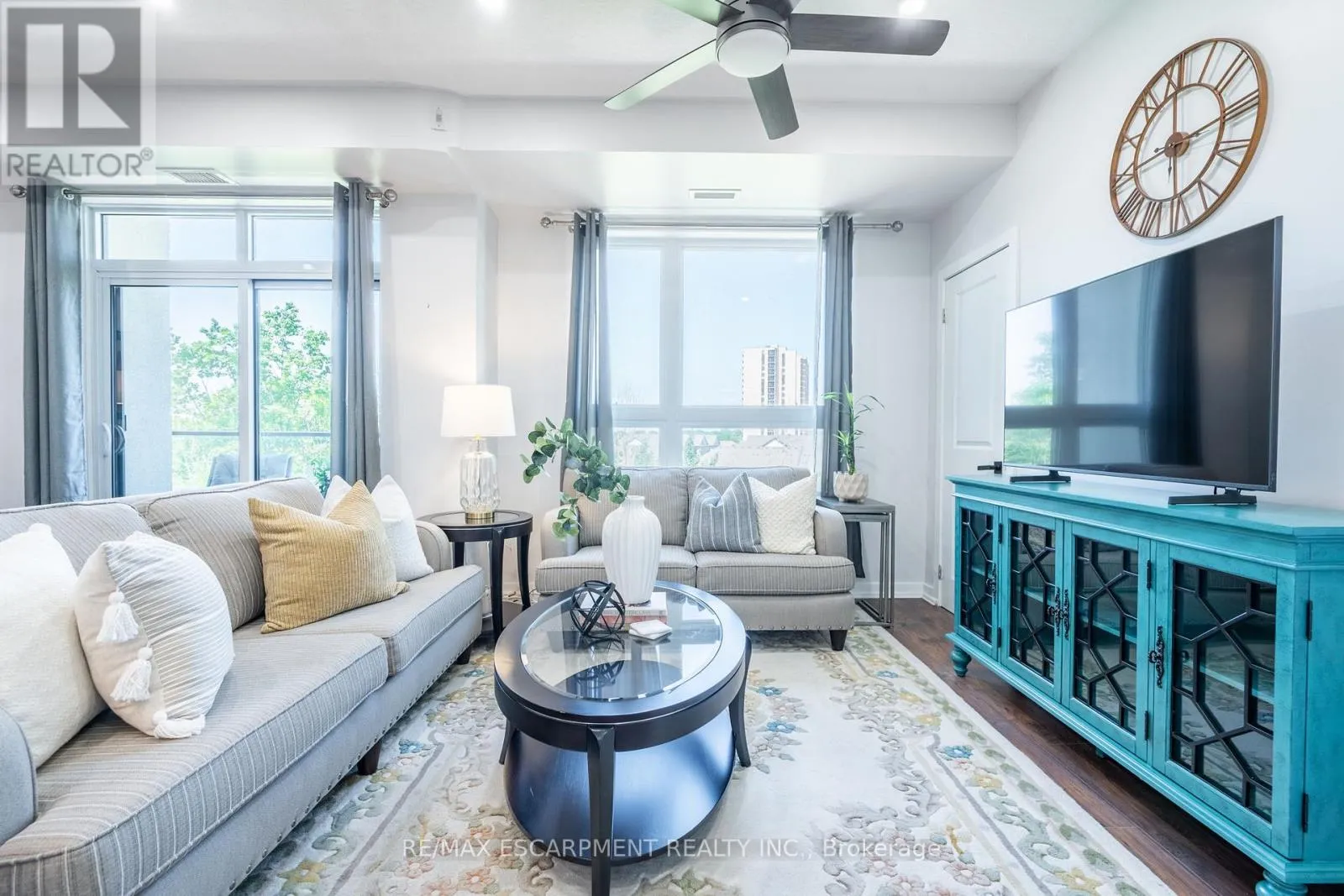 Apartment for rent: 422 - 125 Shoreview Place, Hamilton, Ontario L8E 0K3