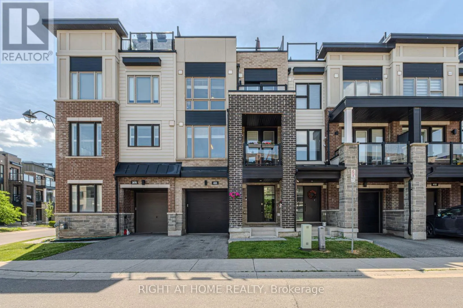 Row / Townhouse for rent: 422 Athabasca Common, Oakville, Ontario L6H 0R5